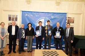 В Москве, в Центральном доме шахматиста имени Михаила Ботвинника, в течение трёх дней, с 1 по 3 декабря, состоялся традиционный Кубок Группы компаний «РЕГИОН» по быстрым шахматам.
